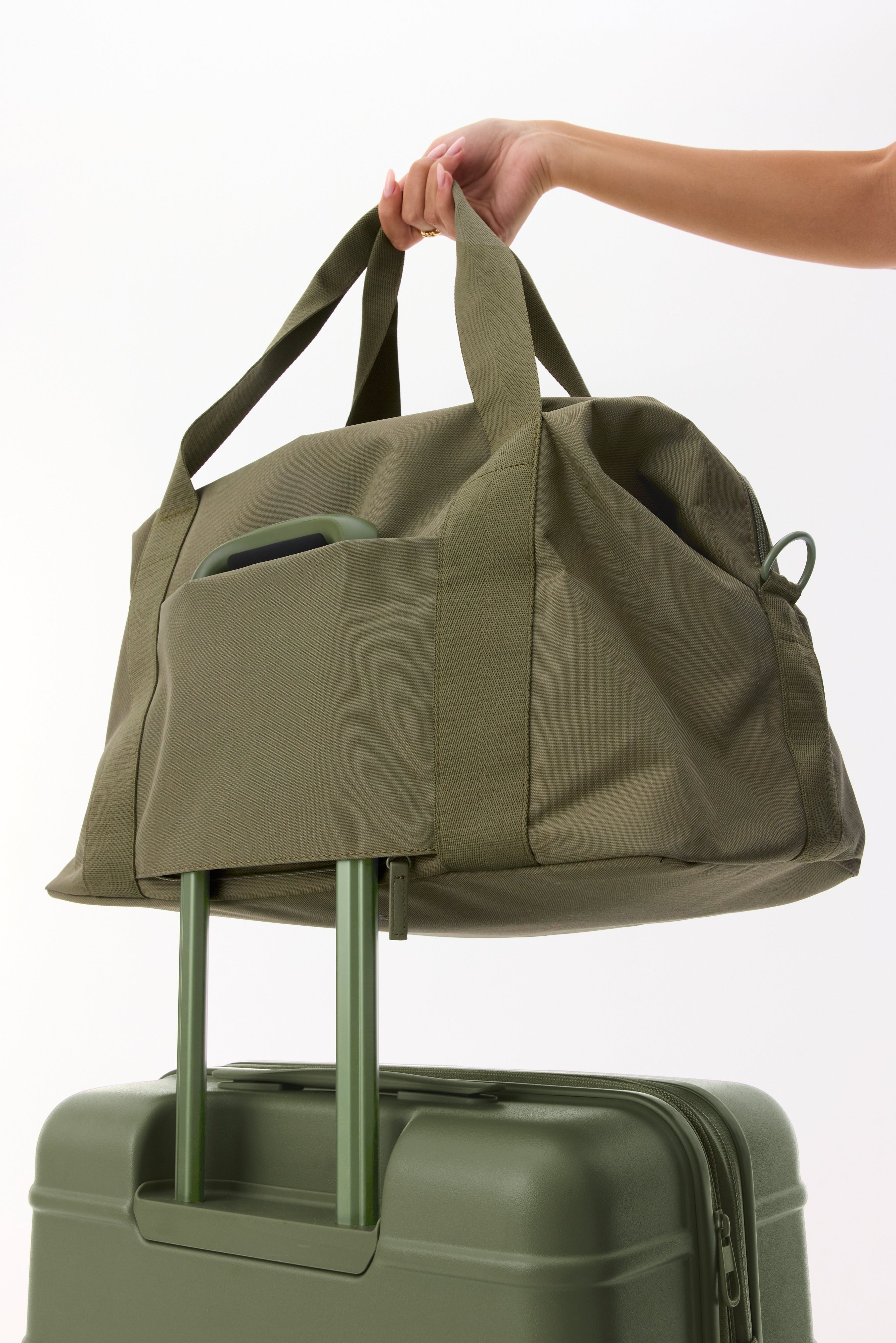 Resale The BÉISics Duffle in Olive