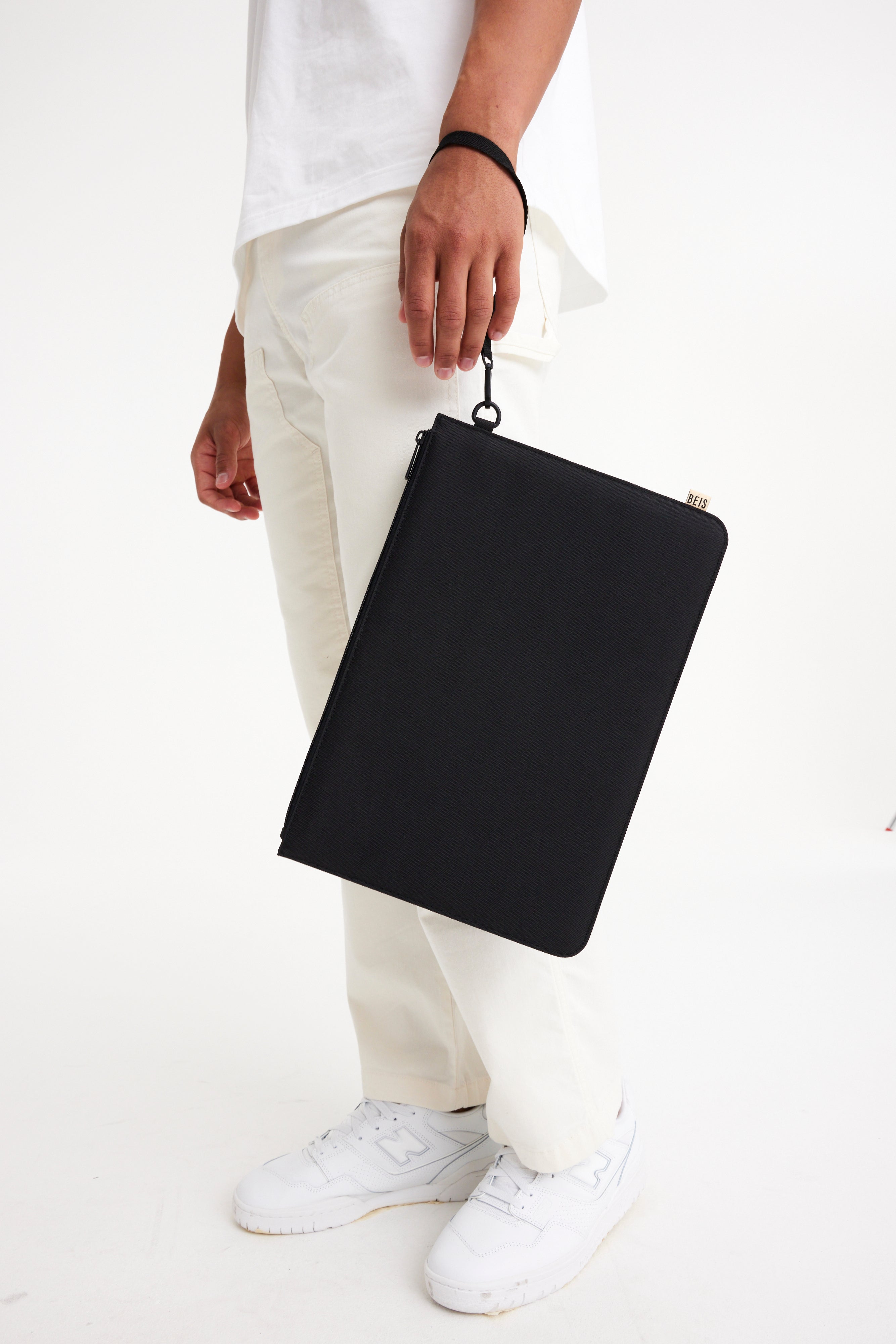 Resale The BÉISics Laptop Pouch in Black