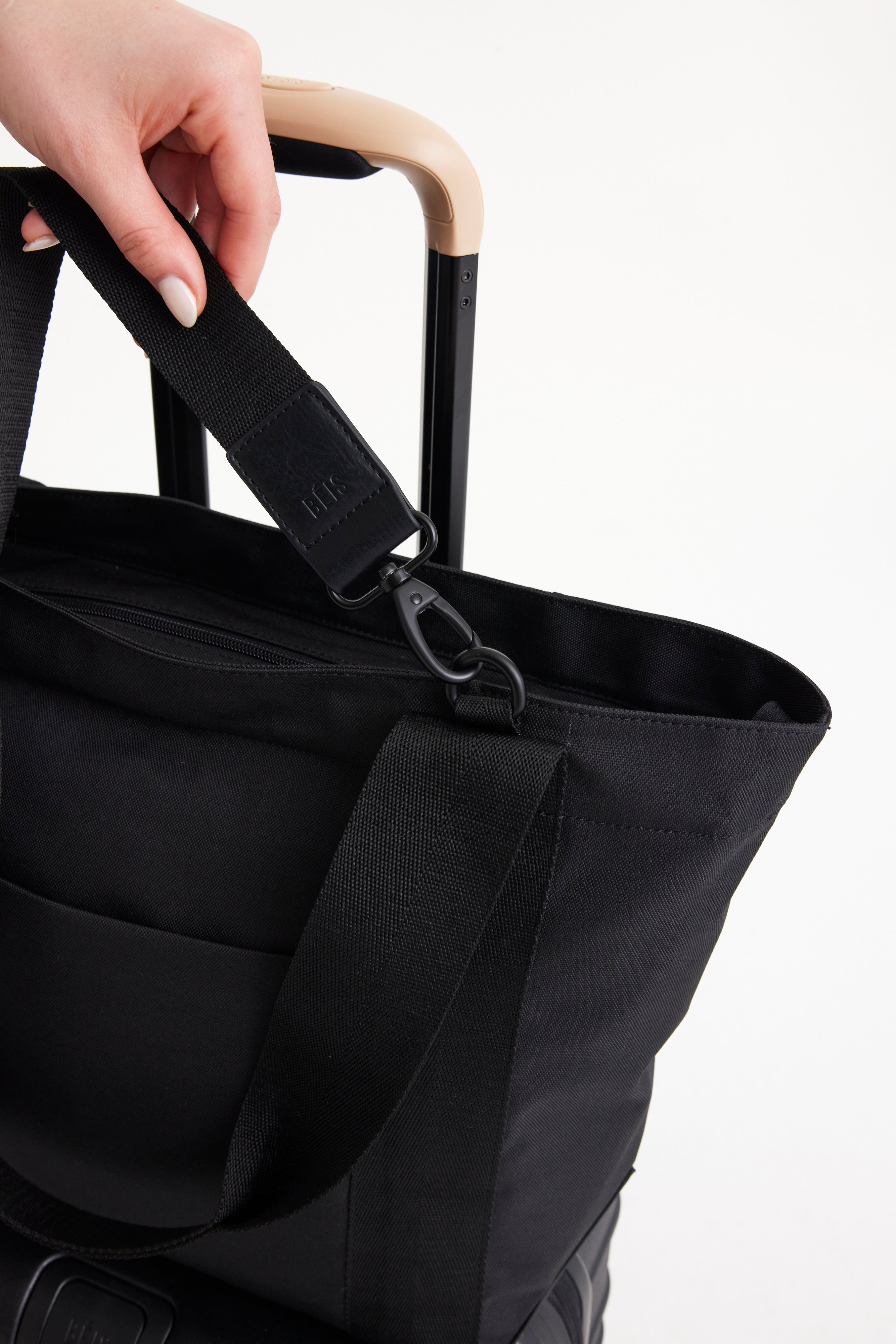 Resale The BÉISics Tote in Black
