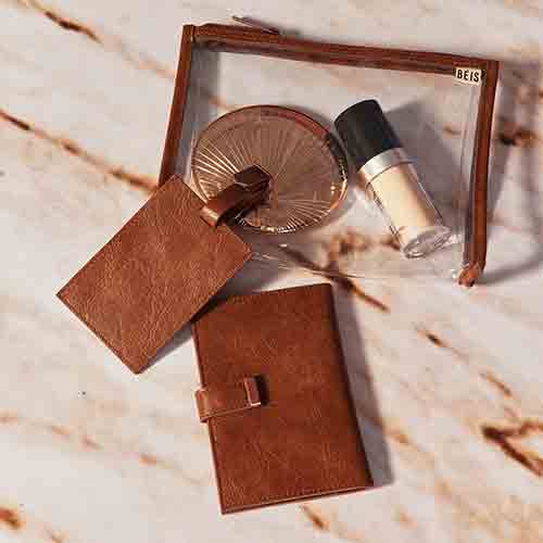 Resale The Passport & Luggage Tag Set in Maple